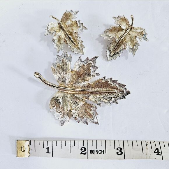 Sarah Coventry Signed Demi Parure Nature’s Choice Maple Leaf Brooch Earring Set - Picture 9 of 9